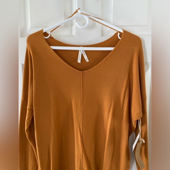 Womens mustard sweater size small - Picture 2 of 5